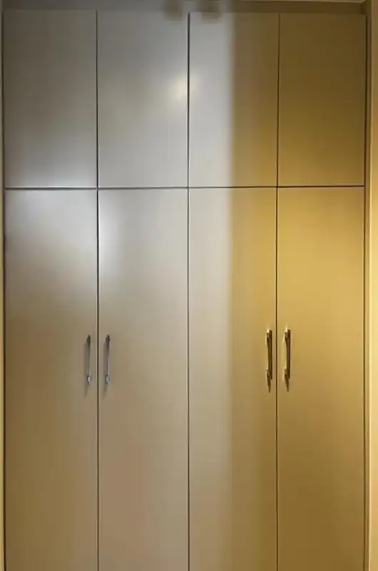  Mdf wardrobe in Lacquer paint grey
